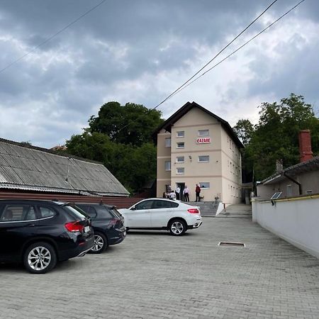 Cazare Apartamente Lavi-Tour Tg Neamt Търгу Нямц Екстериор снимка