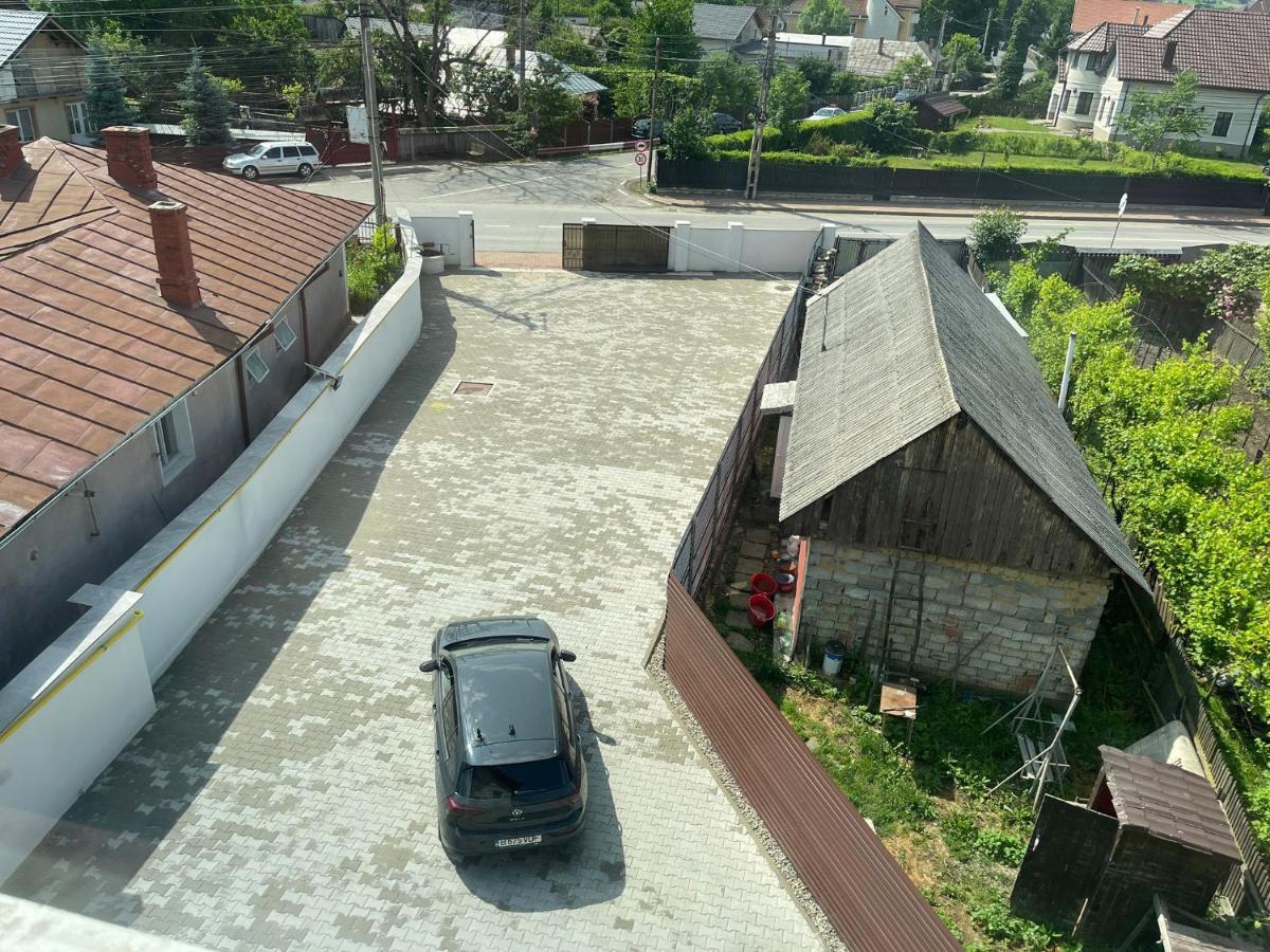 Cazare Apartamente Lavi-Tour Tg Neamt Търгу Нямц Екстериор снимка
