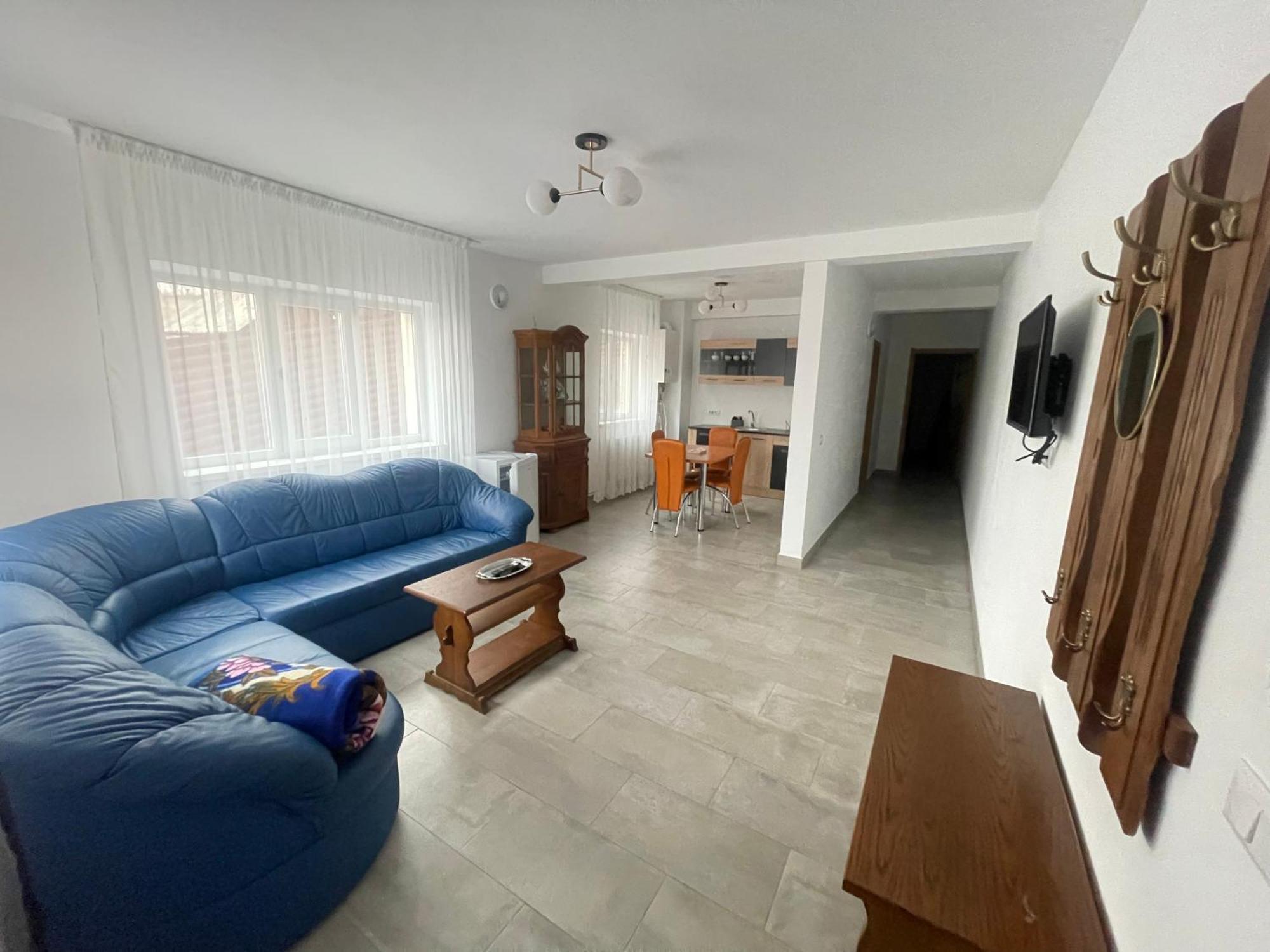 Cazare Apartamente Lavi-Tour Tg Neamt Търгу Нямц Екстериор снимка