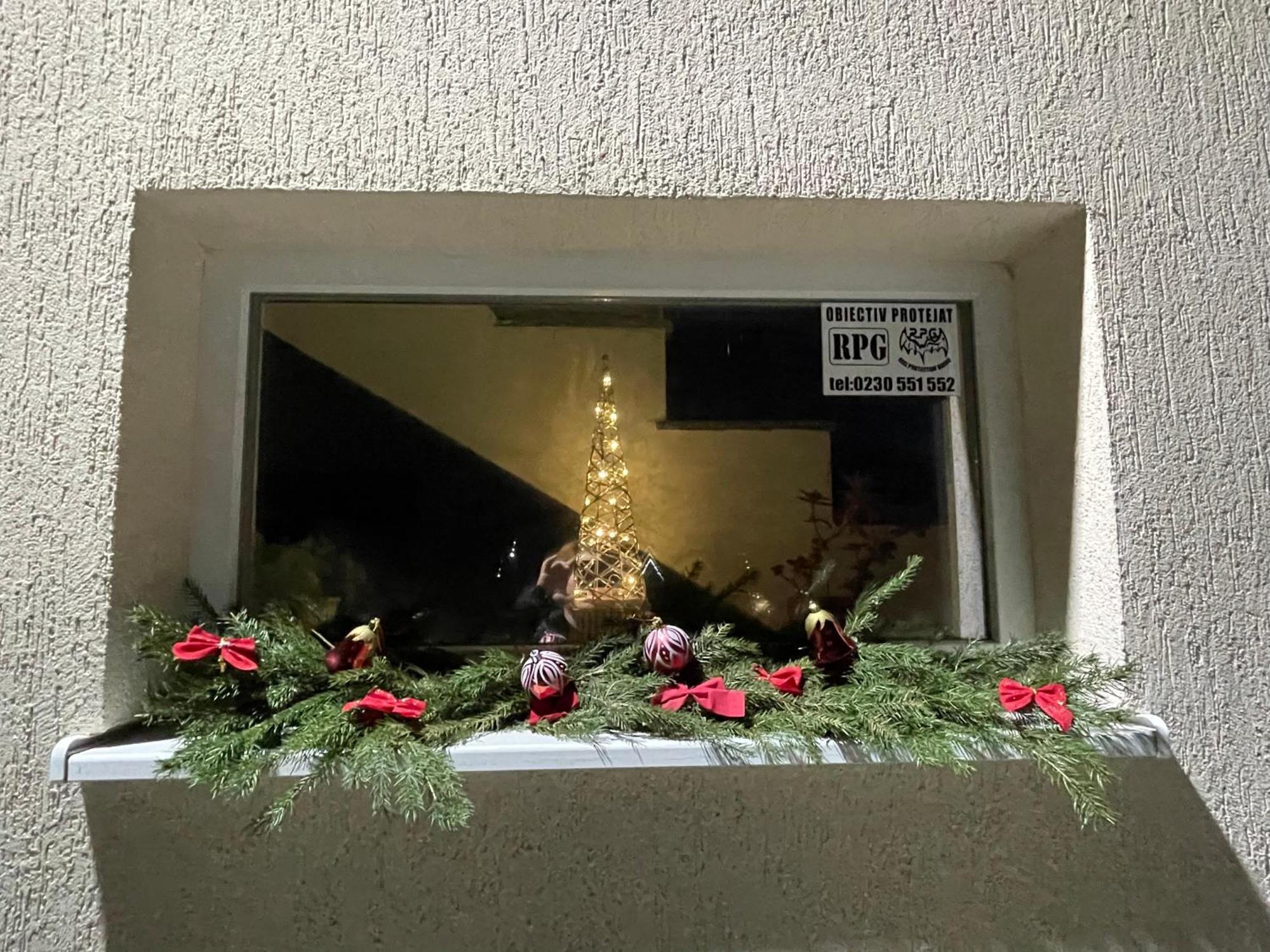 Cazare Apartamente Lavi-Tour Tg Neamt Търгу Нямц Екстериор снимка